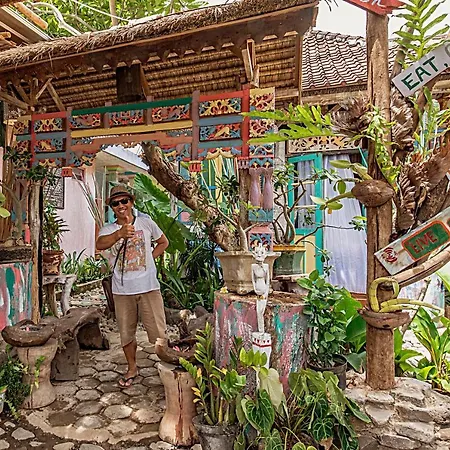 Lovina Loca Hostel
